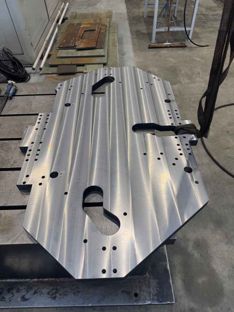 Usinage d'une plaque d'outillage pour l'industrie hydrauliqueRéalisations