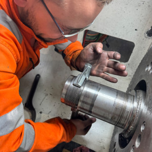 Usinage sur site d'un arbre de ligne automatisée de fabrication structure métallique à Villefranche-sur-Saône